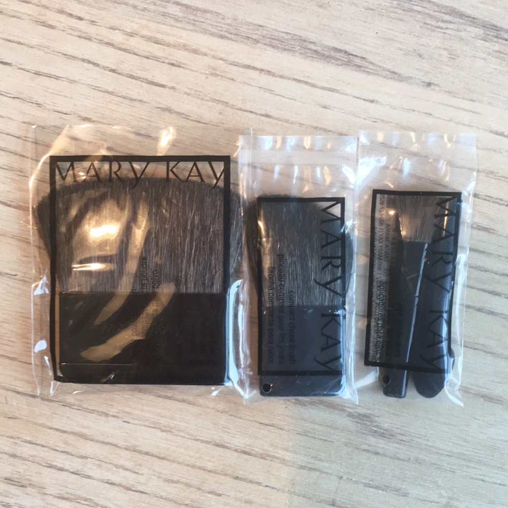 NEW Mary Kay 3 Piece Brush Set